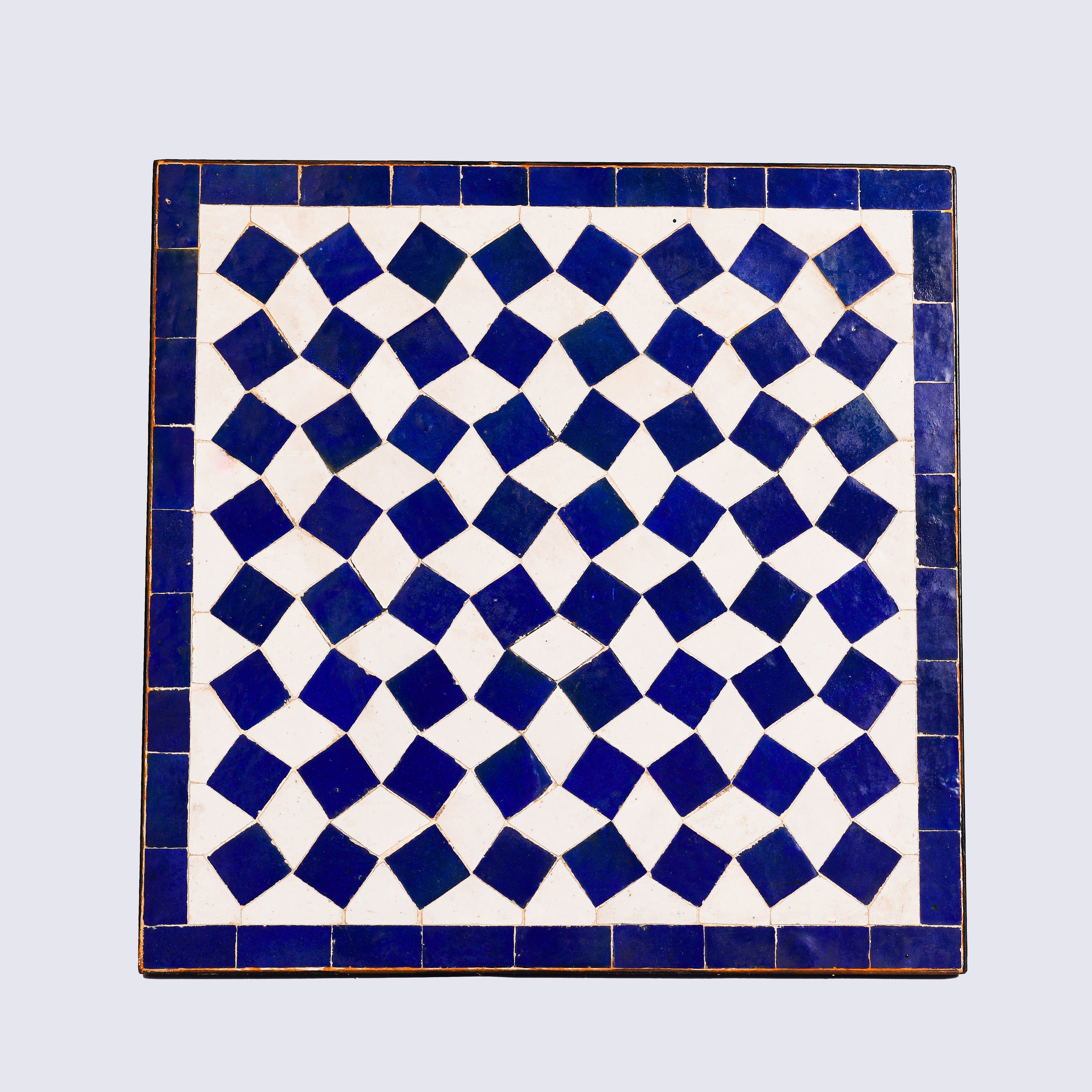 المربع بالنزق