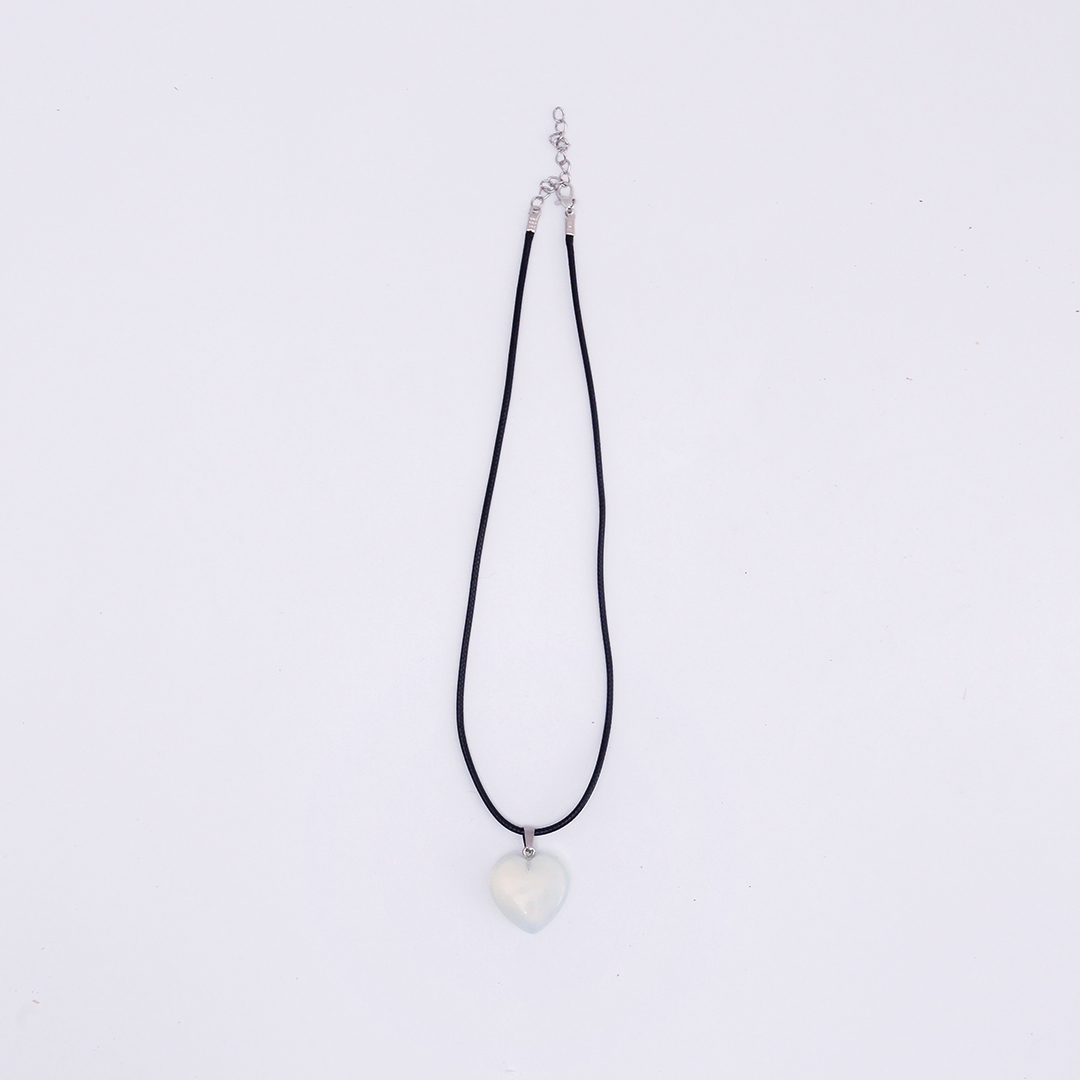 قلادة على شكل قلب