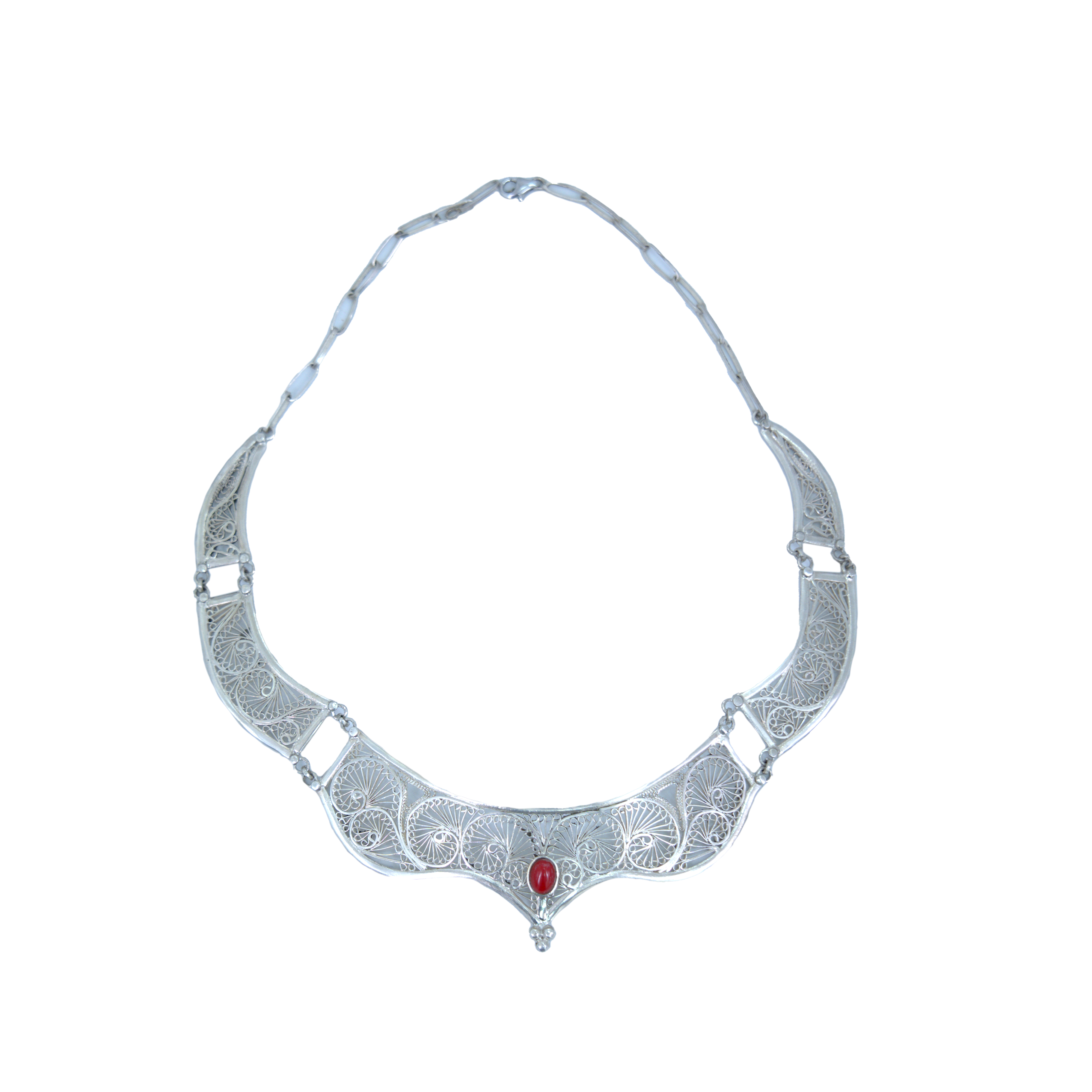 قلادة من الفضة
  