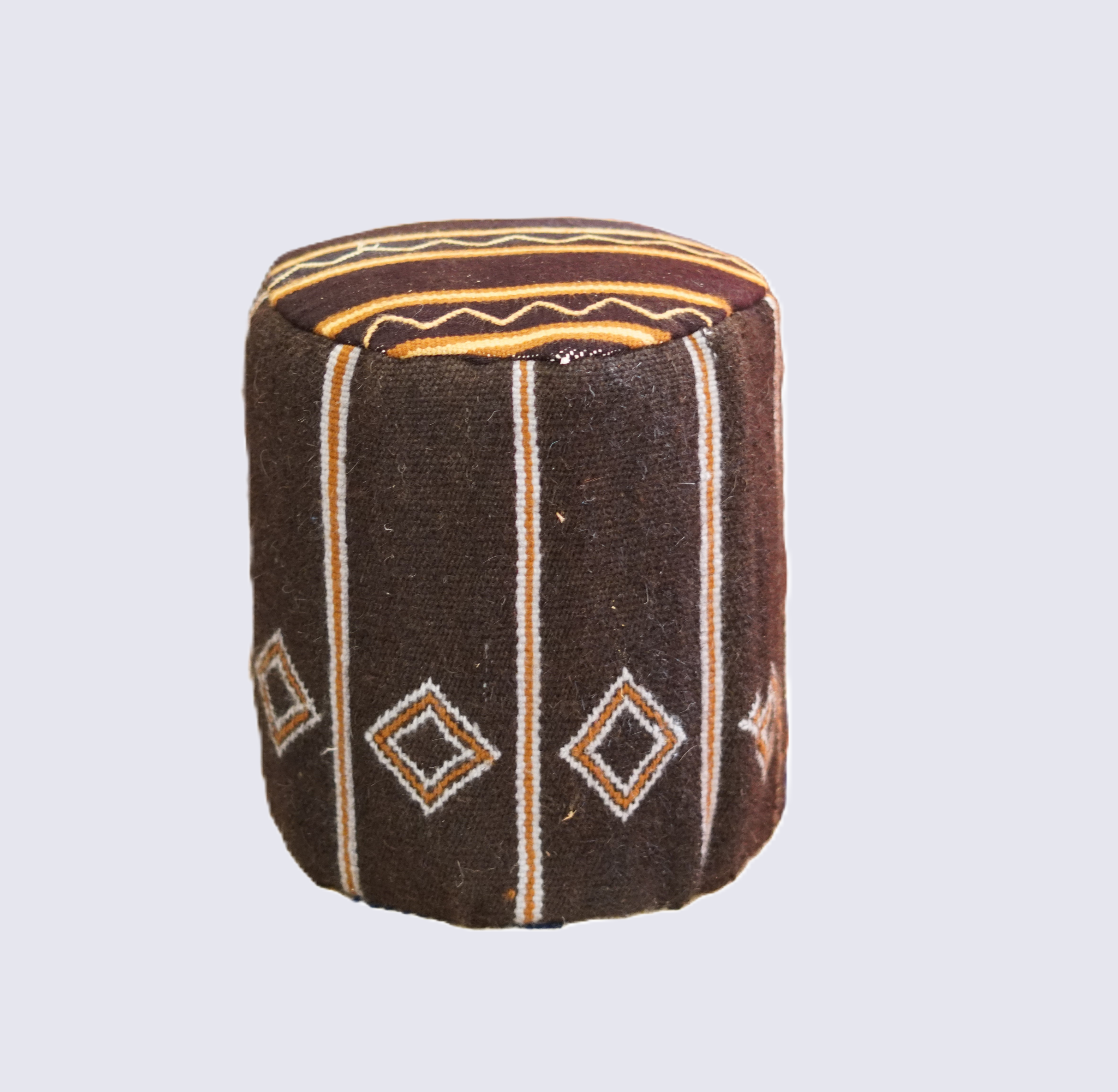 مقعد تقليدي صغير الحجم