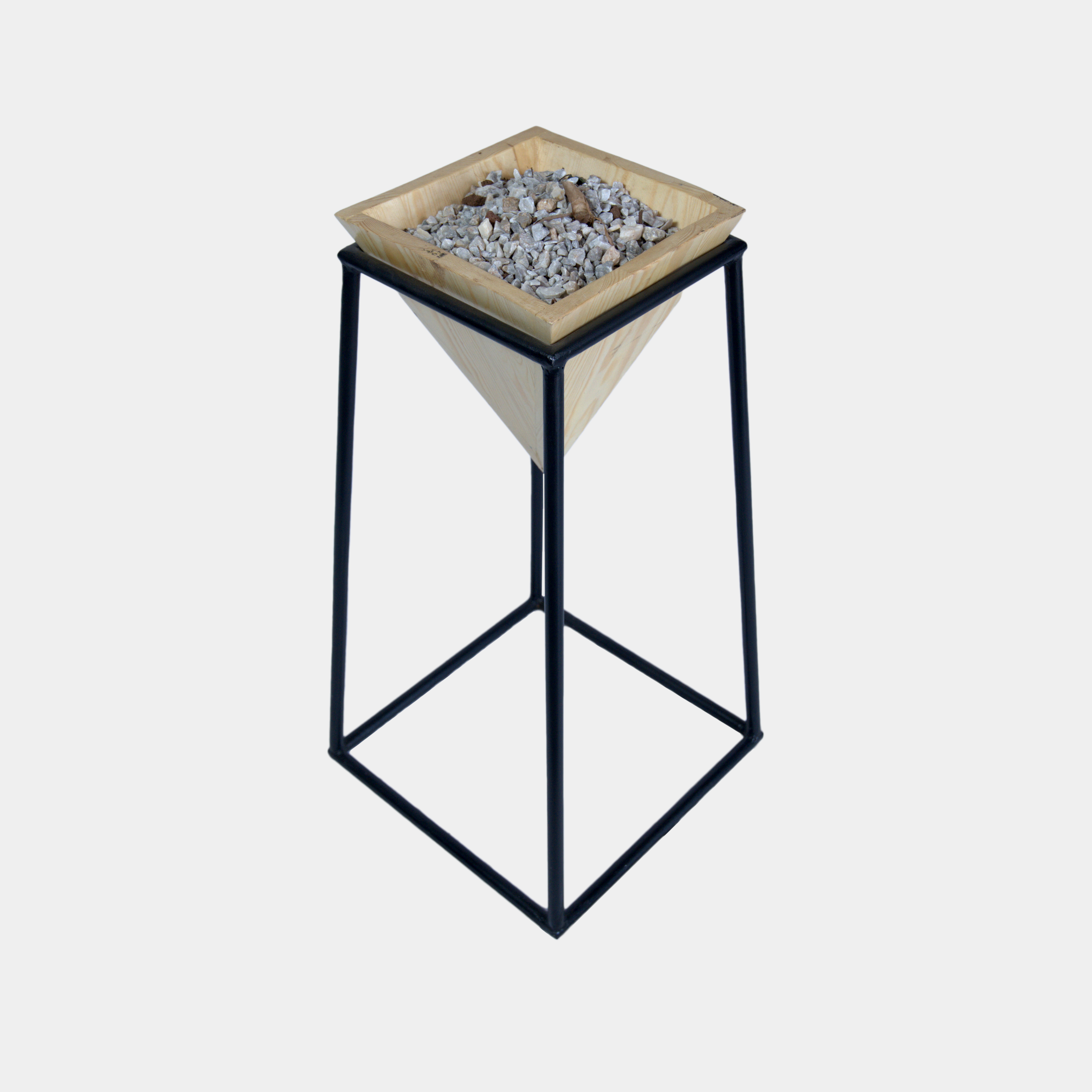 Support de plantes en forme de pyramide