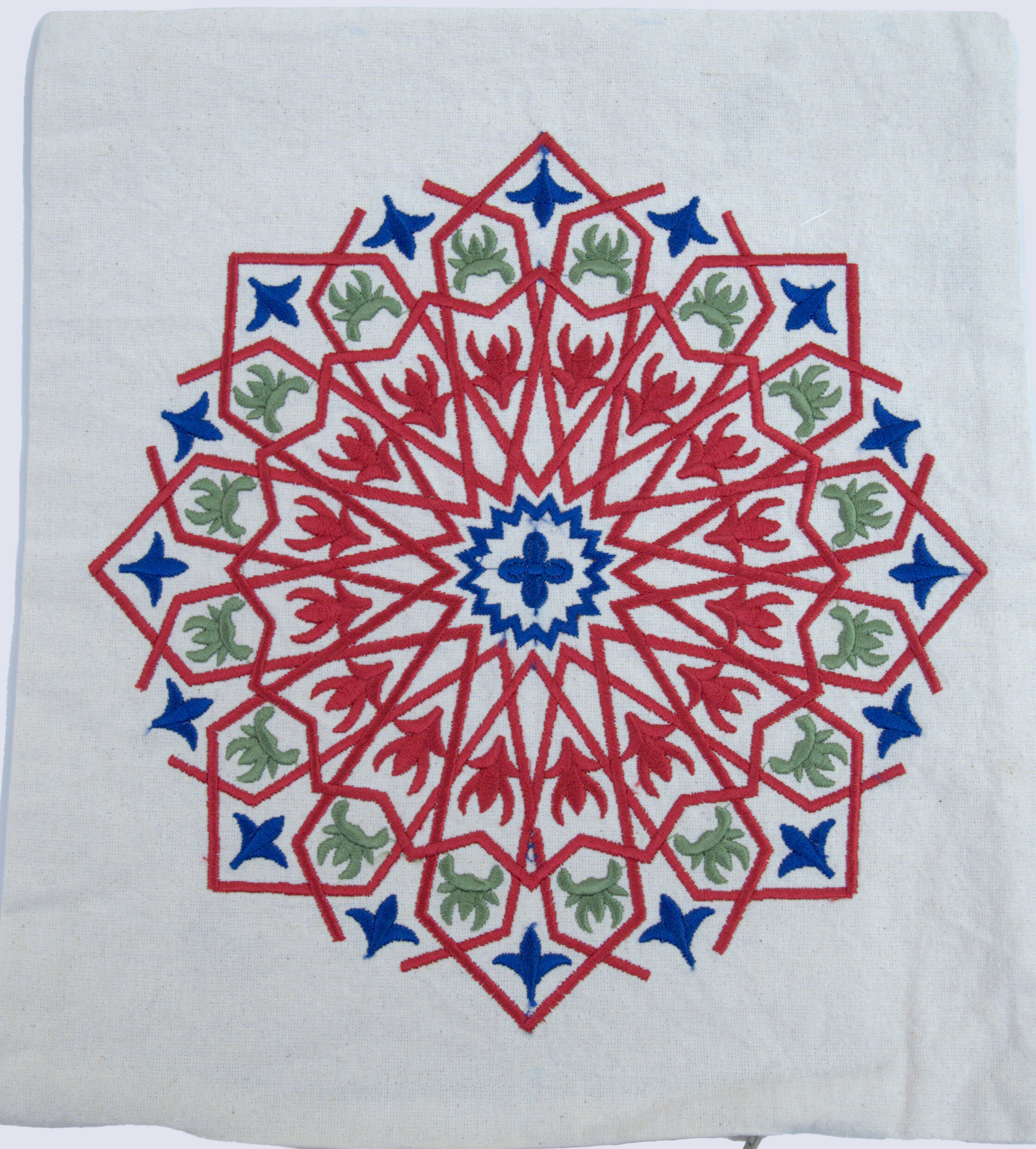 طقم وسائد مطرز