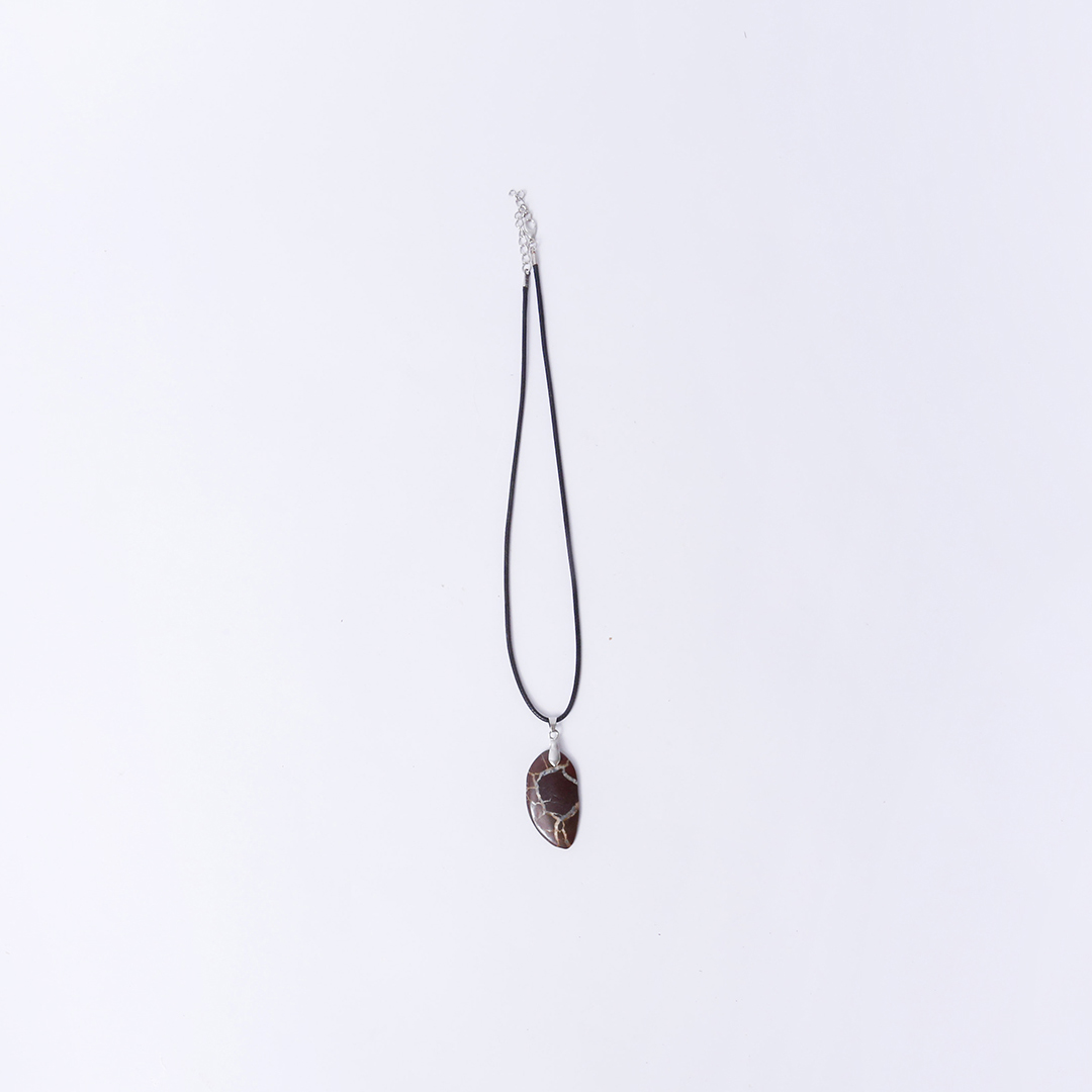 قلادة من حجر