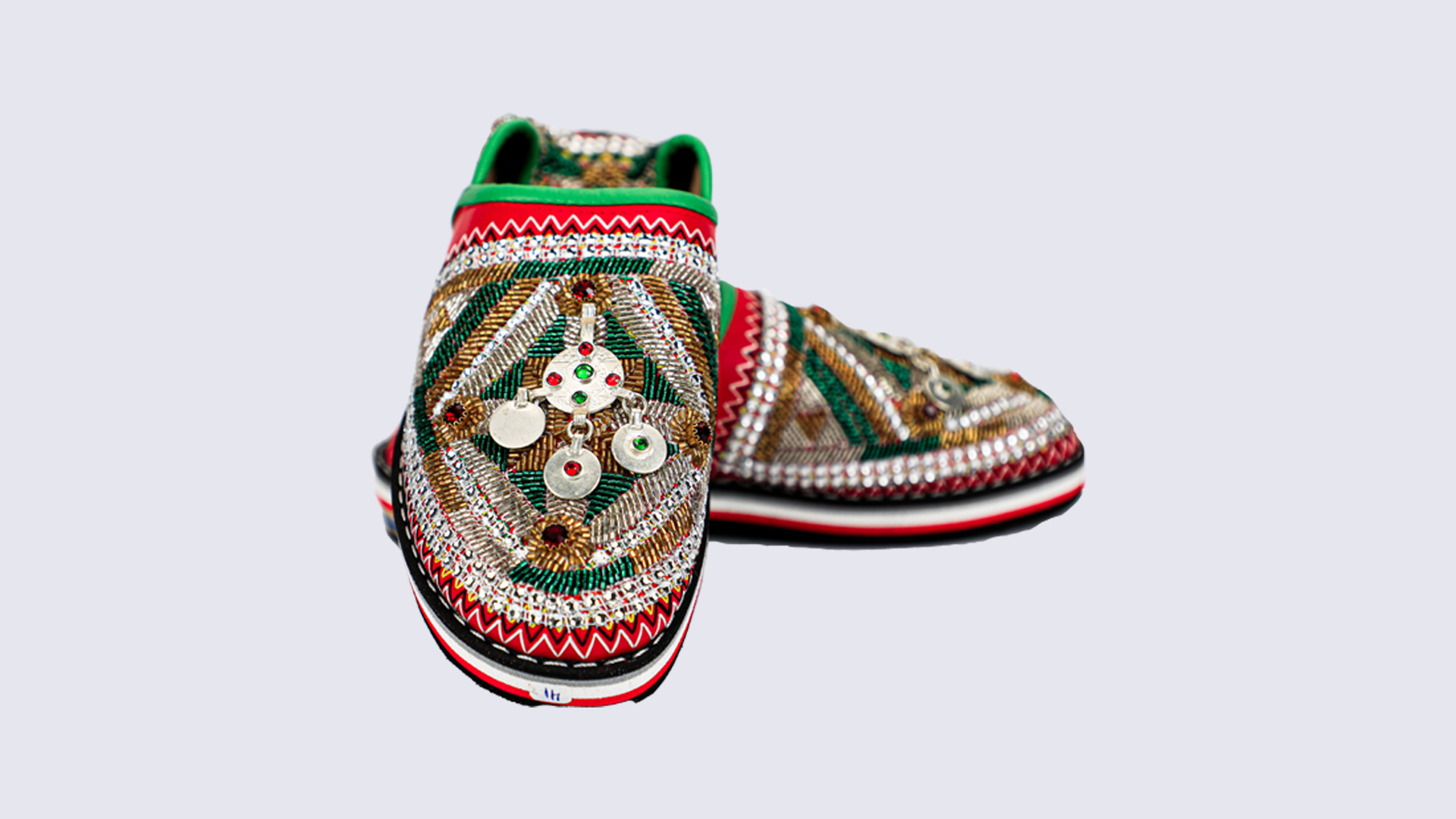 Babouche en cuir semi-naturel ornée de perles