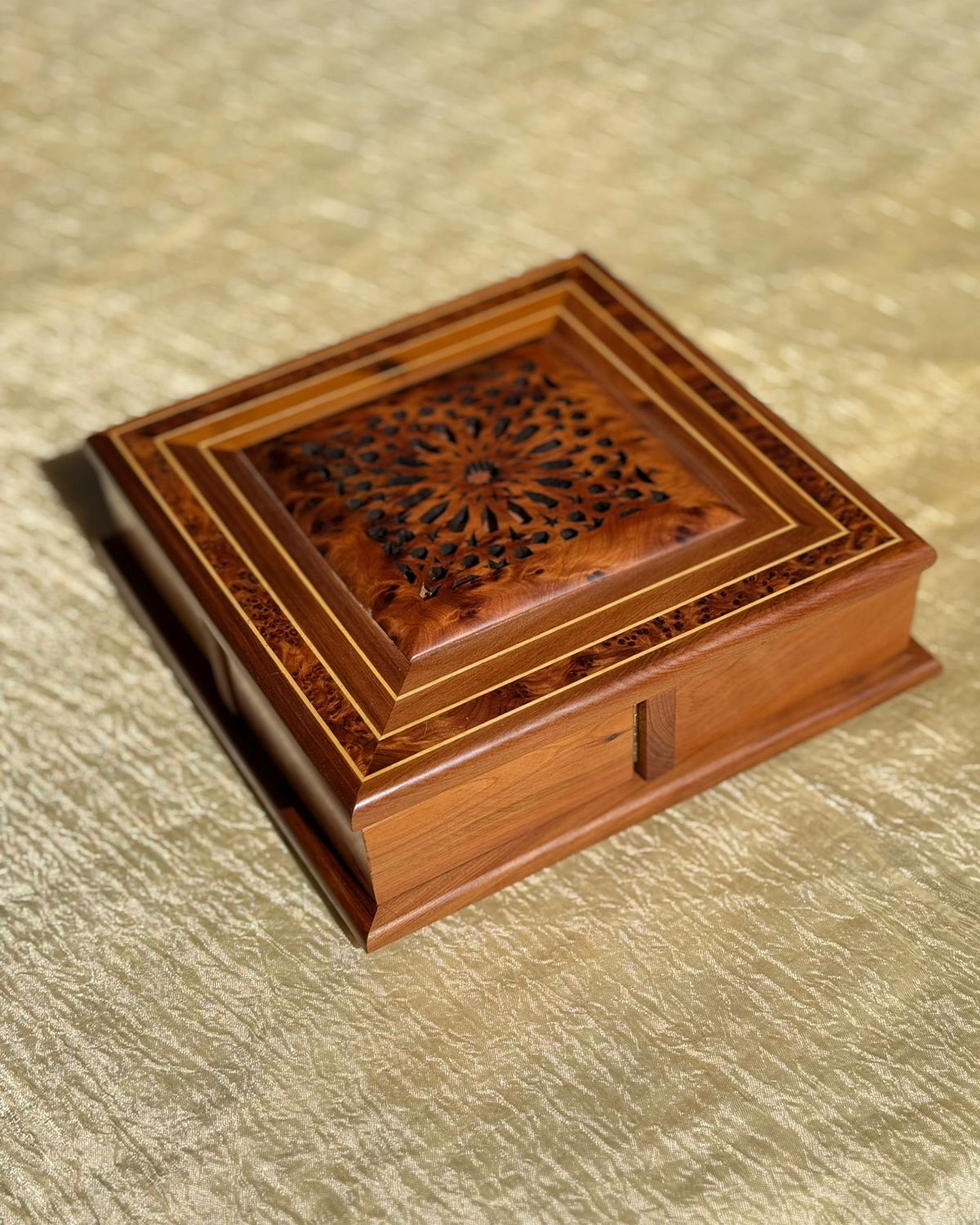 Boîte Carrée Pivotante