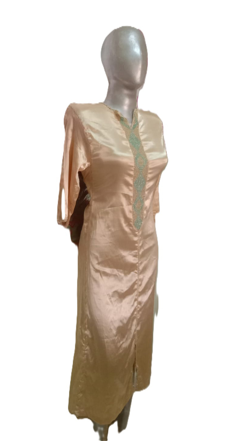 Caftan orné d’agate