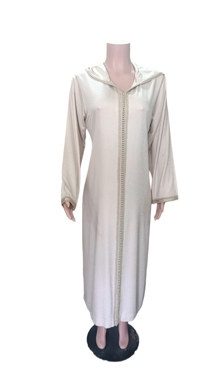 Caftan brodé à la machine