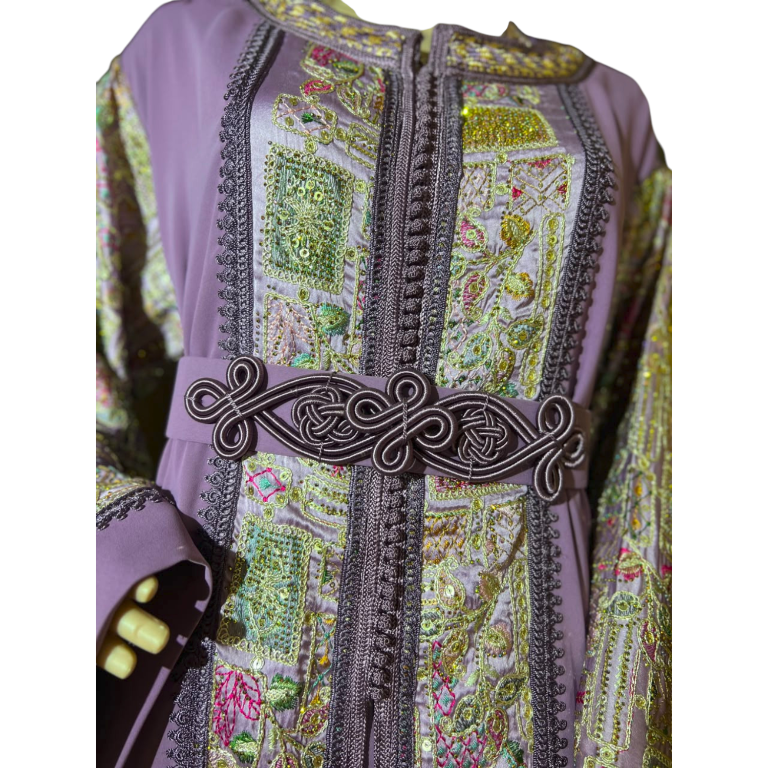 Lebssa marocaine traditionnelle en crêpe mauve