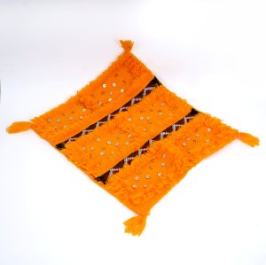 الزرابي بزارة مع وسائد