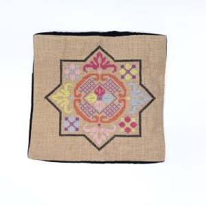 وسادة طرز صليب