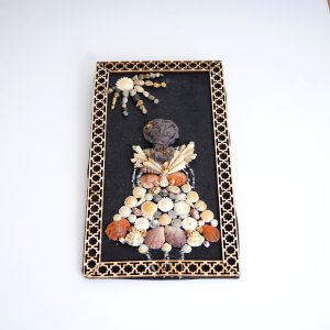 لوحة فنية مصنوعة من اصداف البحر