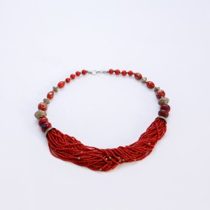 قلادة نسائية