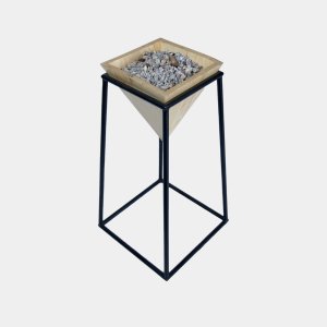 حامل نباتات هرمي الشكل