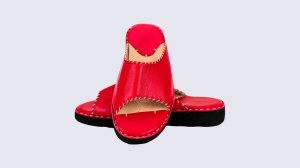 صنادل مغربية جلدية بنقوش مختلفة