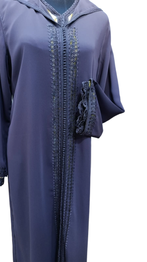 Djellaba deux pièces en crêpe – Travail entièrement fait main avec tresse fine et Aqadid jusqu’en bas, caftan en soie avec crochet.