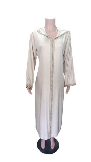Caftan brodé à la machine